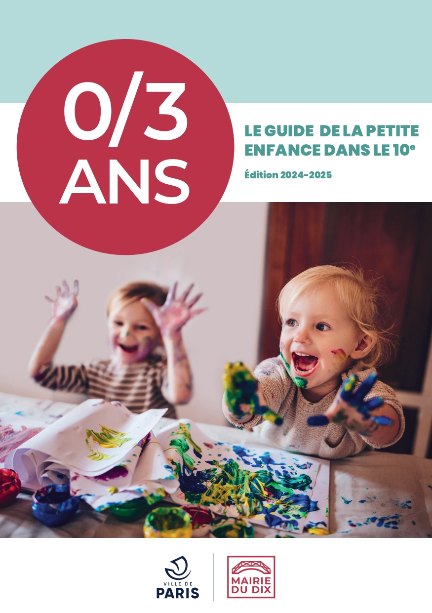 Enfants joyeux qui peignent