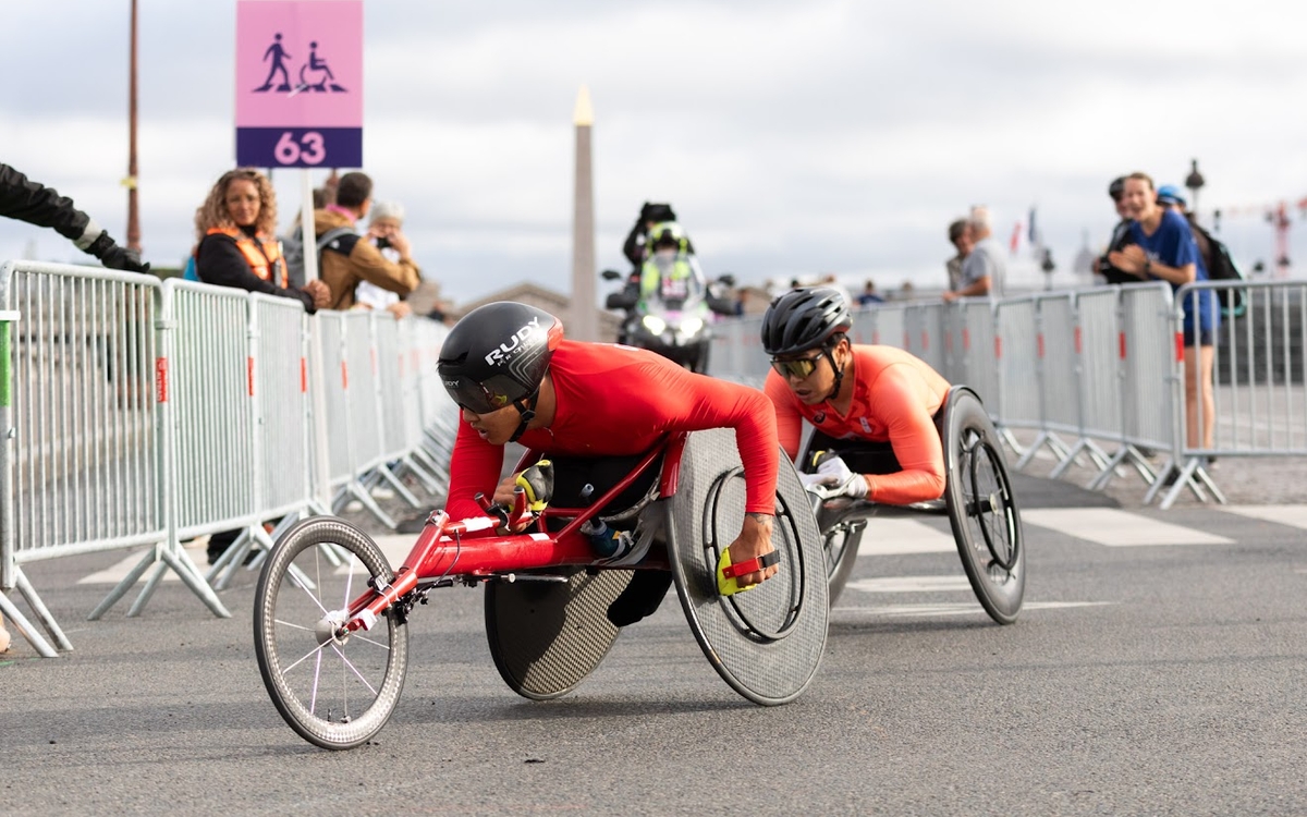Marathon paralympique devant les Invalides