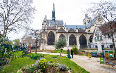 L'église et son jardin