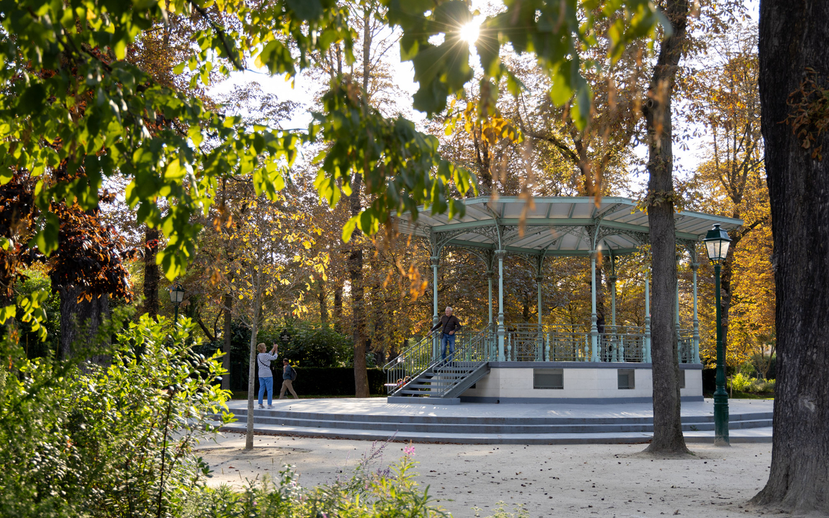 Kiosque dans le jardin Aznavour