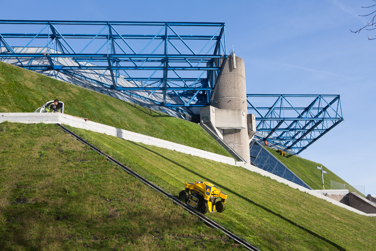 Les pelouses vertes et bien tondues de l'Arena Bercy.