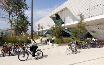 Des cyclistes de la Porte Maillot.