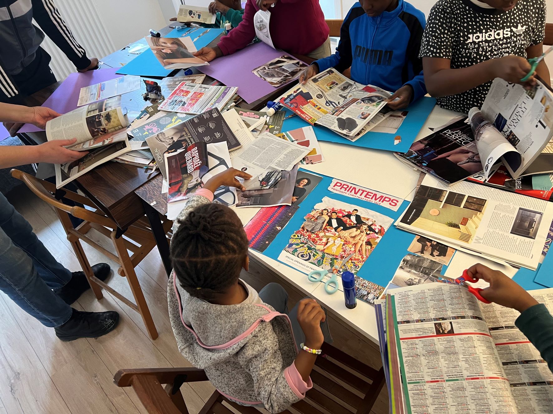 un atelier animé par une artiste auprès des jeunes de Charles Hermite