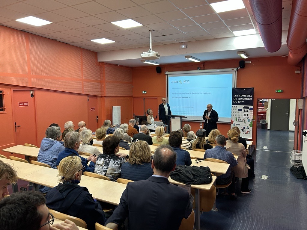 Photo du public assistant à la réunion publique du 26 septembre 2024