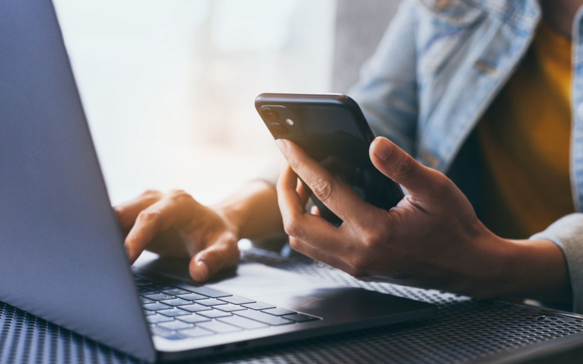 Contact par PC et téléphone