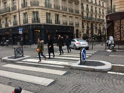 Le Budget Participatif a financé le réaménagement de passages piétons, notamment rue du faubourg Saint-Honoré dans le 8e arrondissement. 