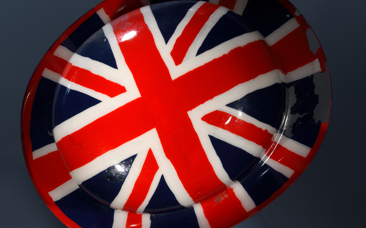 Un chapeau représentant l'Union Jack de Stephen Jones.