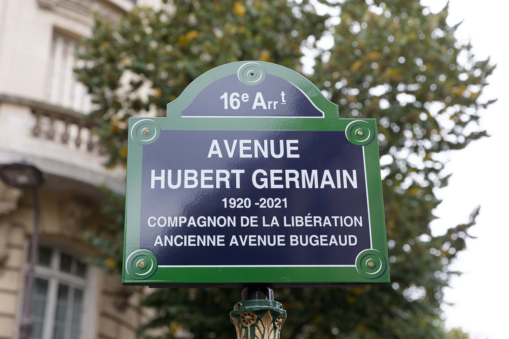 Plaque d'inauguration de l'avenue Hubert Germain.