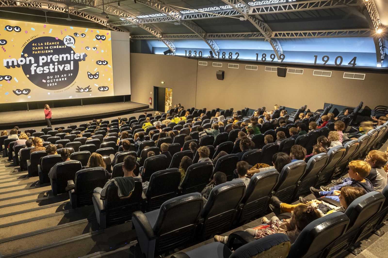 La salle 2 du Cinéma des cinéastes, pleine d'enfants