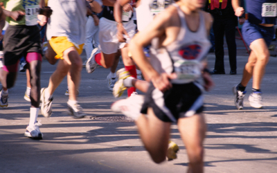 Des coureurs participant au Marathon de Paris