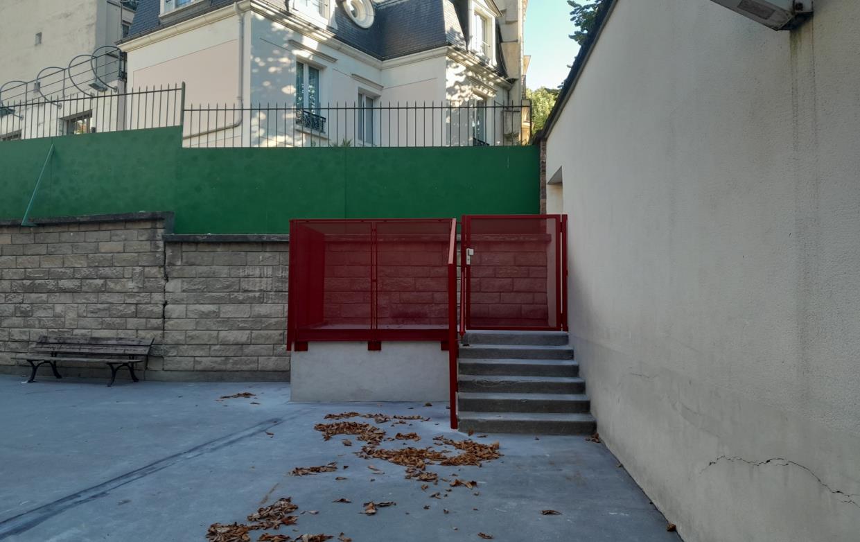 Photo École élémentaire 103 rue Gambetta après création d'un local déchets