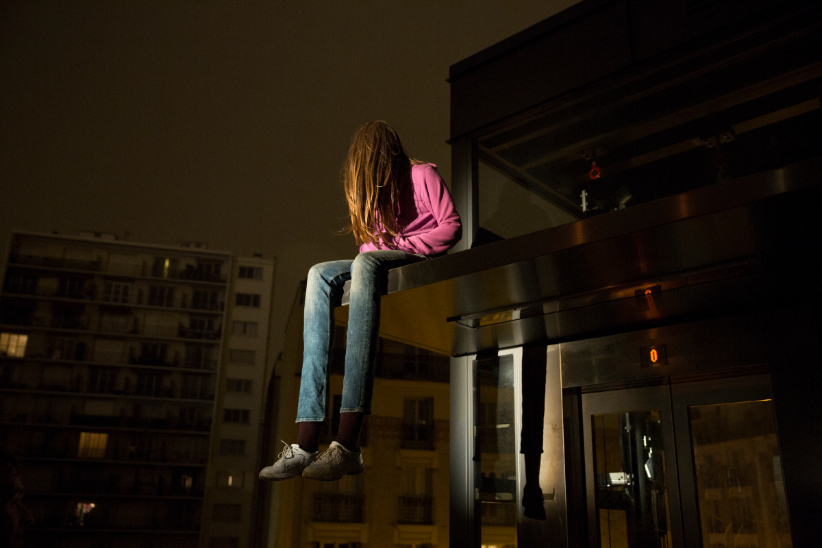 Les Vraisemblables, une installation par Mark Jenkins aux stations du Tramway T3A (13e arr.). 