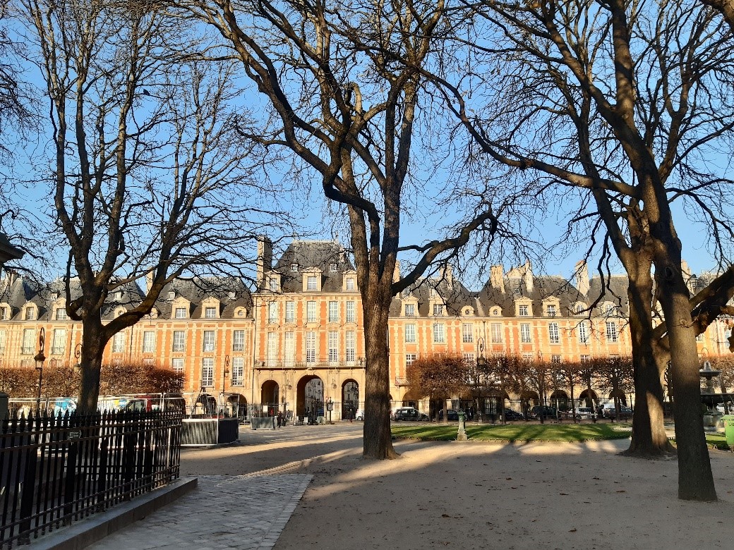 Il s'agit de la place des Vosges