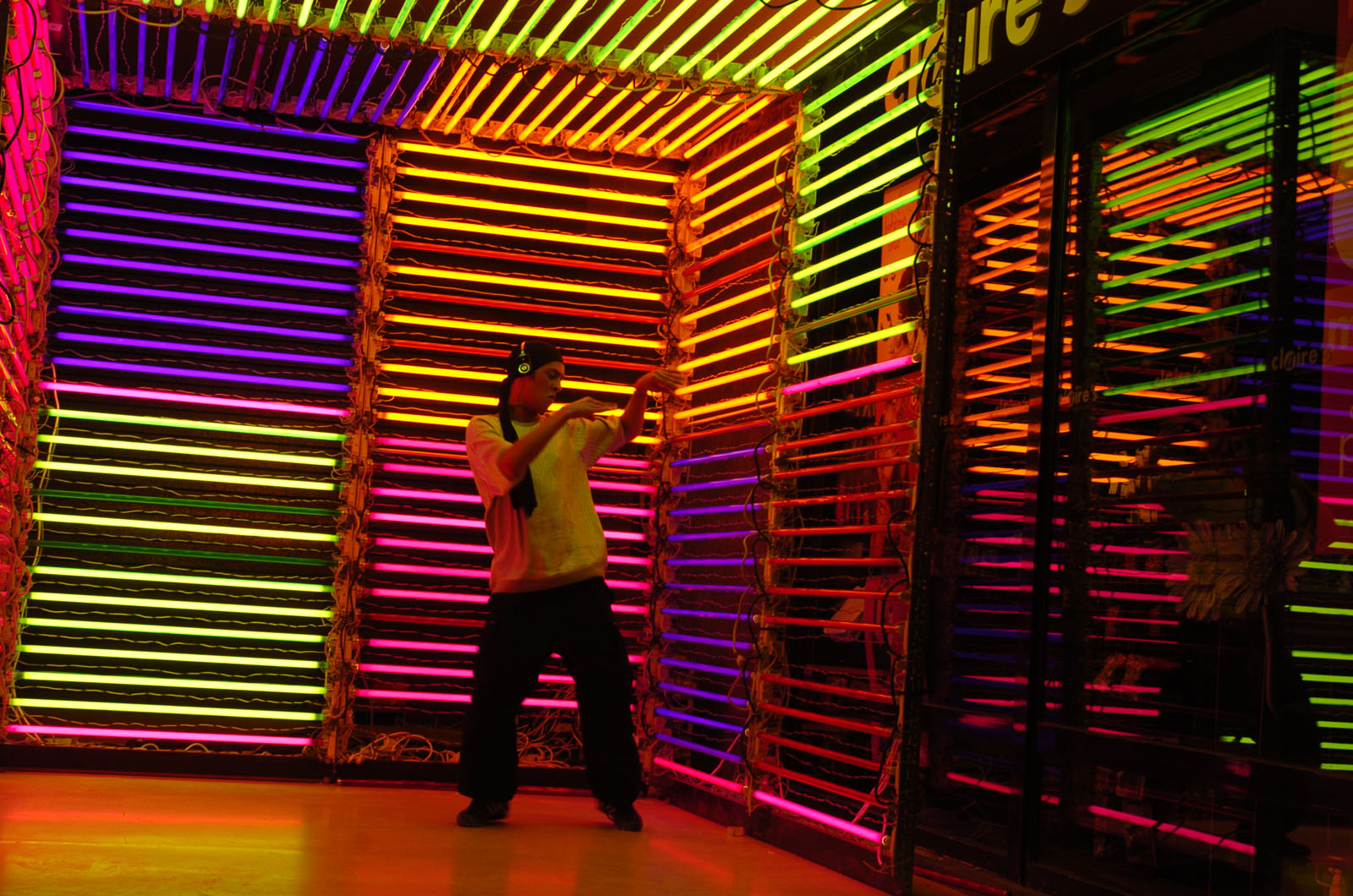 Nuit blanche 2005 Cubismes. Installation par Olivier Casamayou, Gaspard Yurkievich et Carine Charaire sur la place Carrée