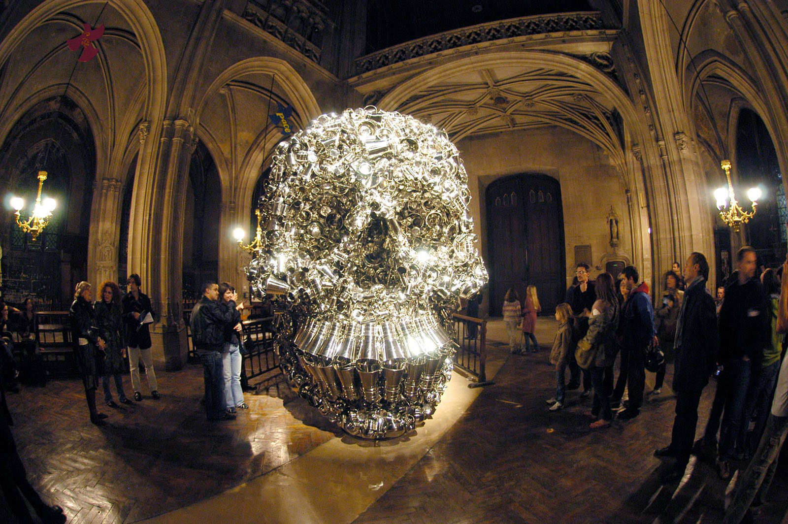 Nuit blanche 2006 Very Hungry God Installation par Subodh Gupta dans l’Eglise Saint-Bernard de la Chapelle et dans le square Saint-Bernard
