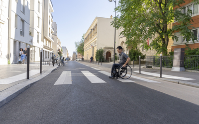 Photo du para athlète Shingo Kunieda dans le quartier Saint-Fargeau