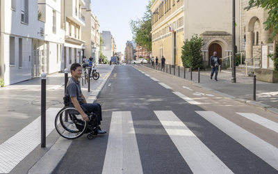 Photo de la visite d'un QAA avec le para athlète Shingo Kunieda