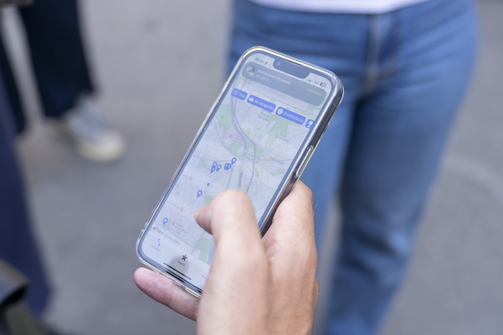 Photo d'un téléphone avec l’appli StreetNav