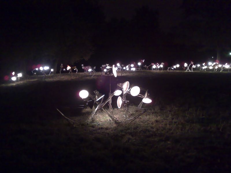 Nuit blanche 2009 Don’t Leave the Lights On Installation lumineuse par Rune Guneriussen au parc des Buttes Chaumont