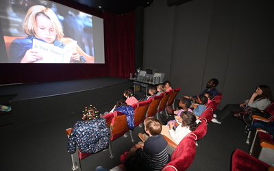 Séance de projection à la cinémathèque Robert Lynen