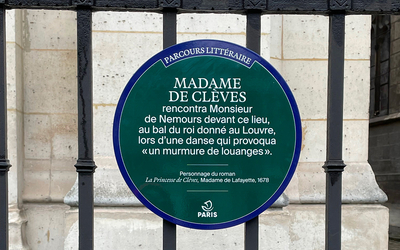 Plaque commémorative Madame de Clèves situé 4, place du Louvre, 1er