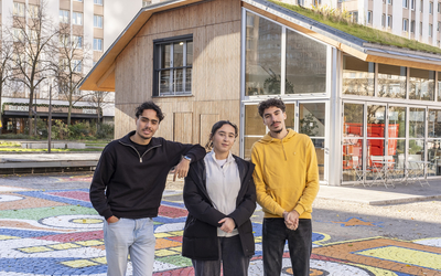 Trois membres de l'association Les jeunes ambitieux 