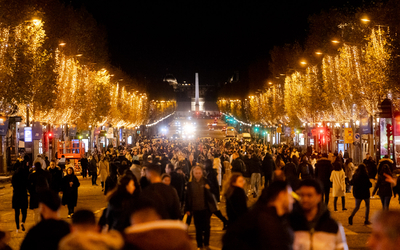 Les arbres illuminés des Champs-Elysées.