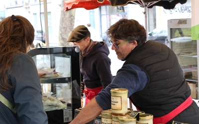 un commerçant du marché des producteurs