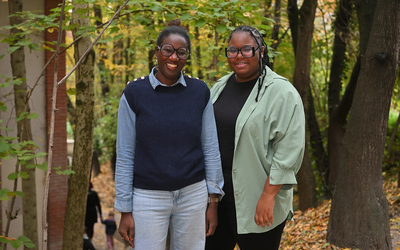 Monia et Chloe directrices d'espaces nature et découverte