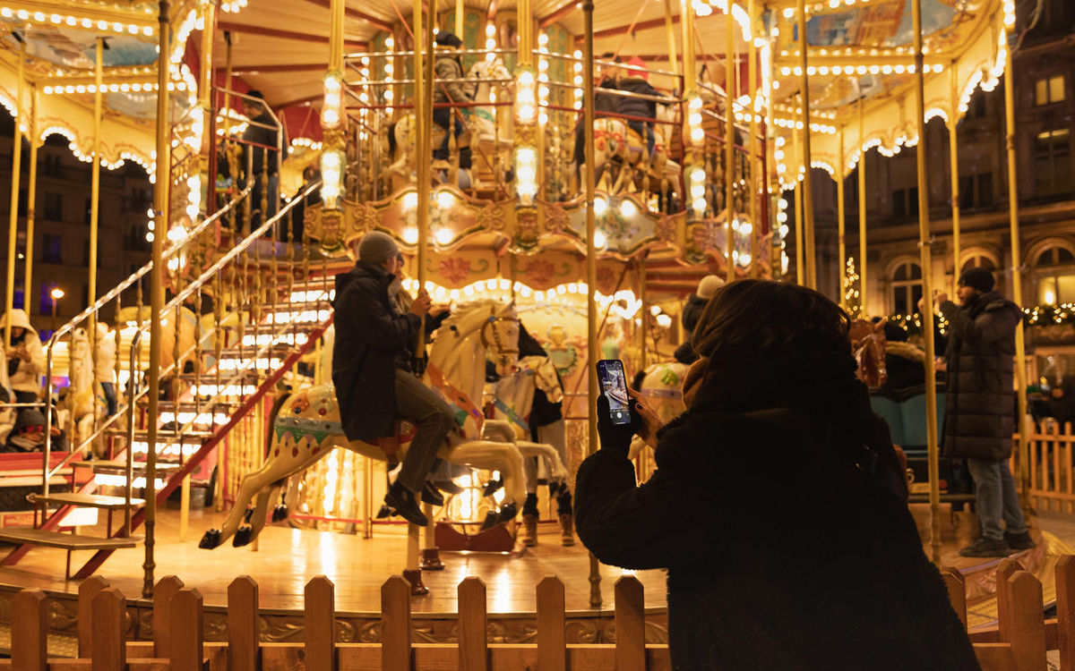 Personne sur un manège type carrousel