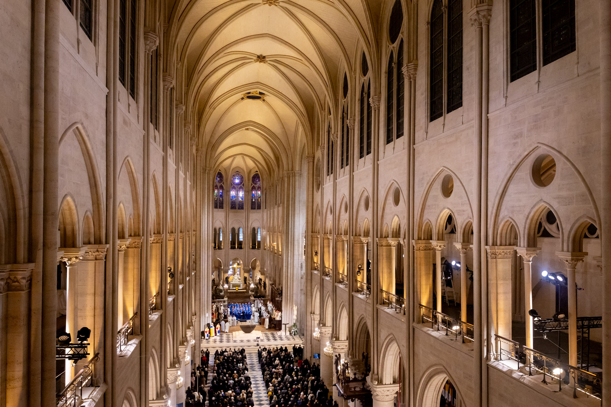 Notre-Dame a repris samedi soir en présence de chefs d'Etat