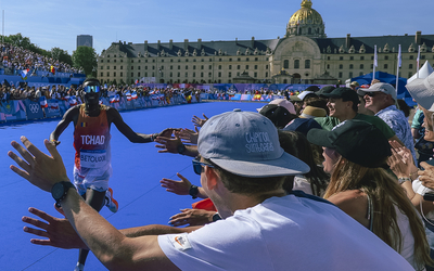 Le coureur tchadien Valentin Betoudji, sur l'Esplanade des Invalides, 7ème arrondissement, 10 août 2024