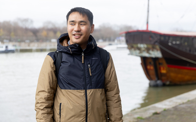 Portrait de Mortaza Rezaee sur les quais de Bercy.