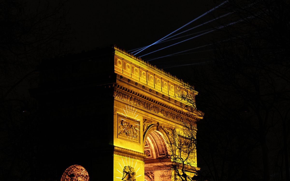 Vue parallèle de l'Arc de Triomphe.