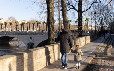 Père et fille en promenade 