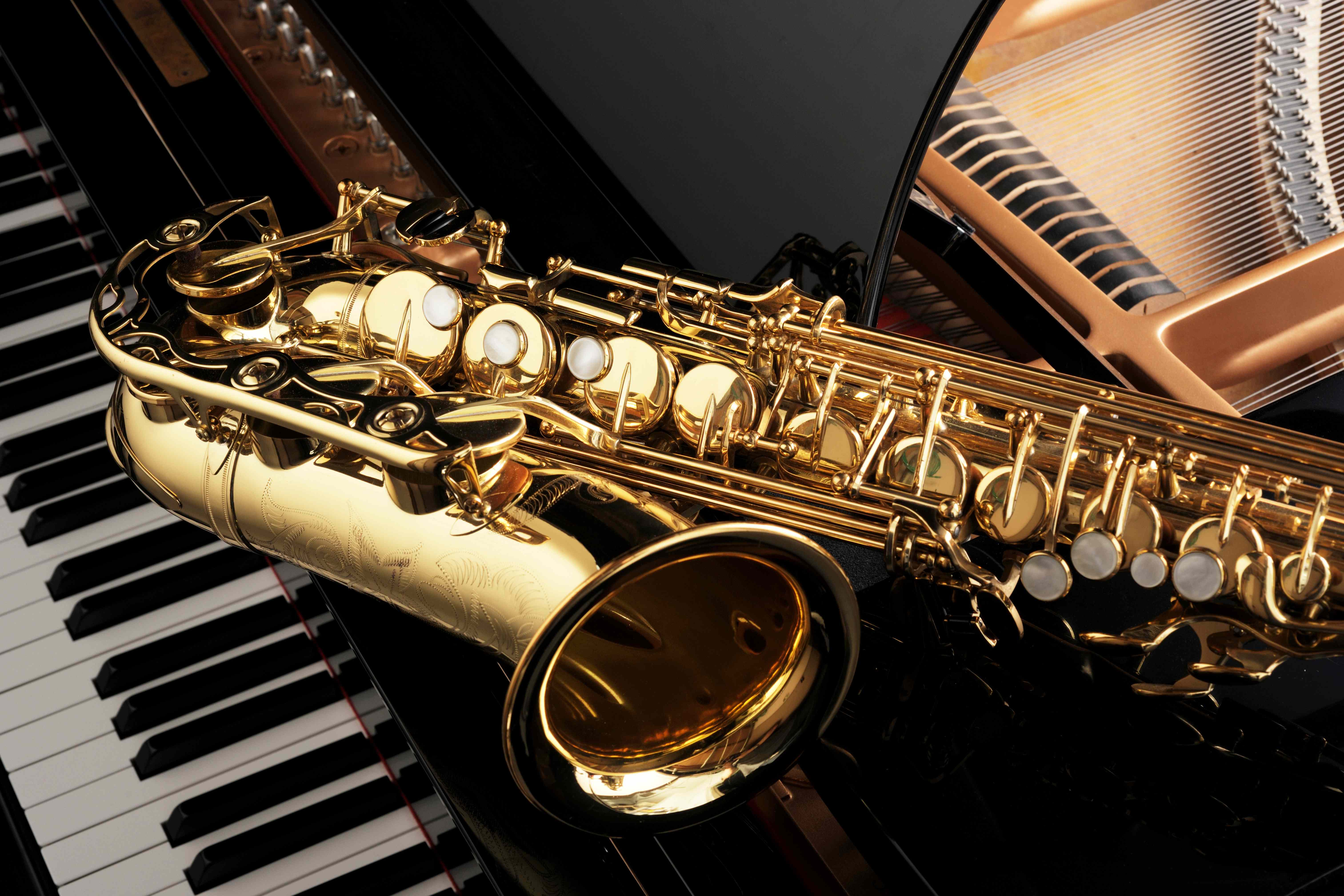 Il s'agit d'un saxophone