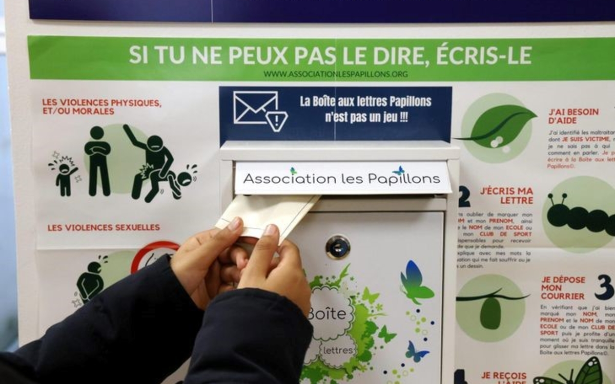 Boîte de l'association Papillon à destination des mineurs