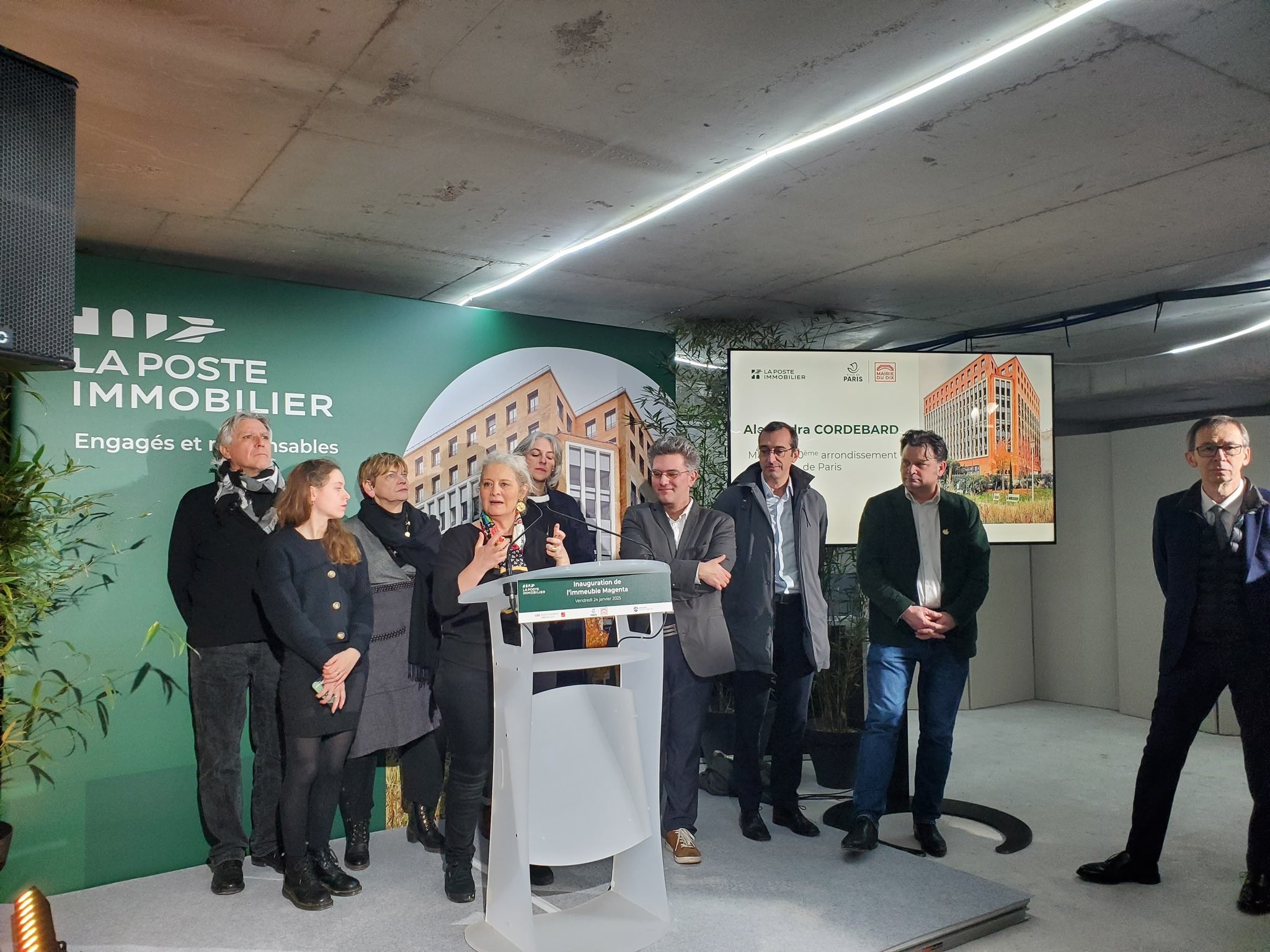 Personnes qui font un discours