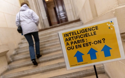 Panneau indiquant "Intelligence artificielle à Paris : où en est-on?"