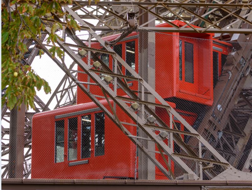 Deux cabines rouges