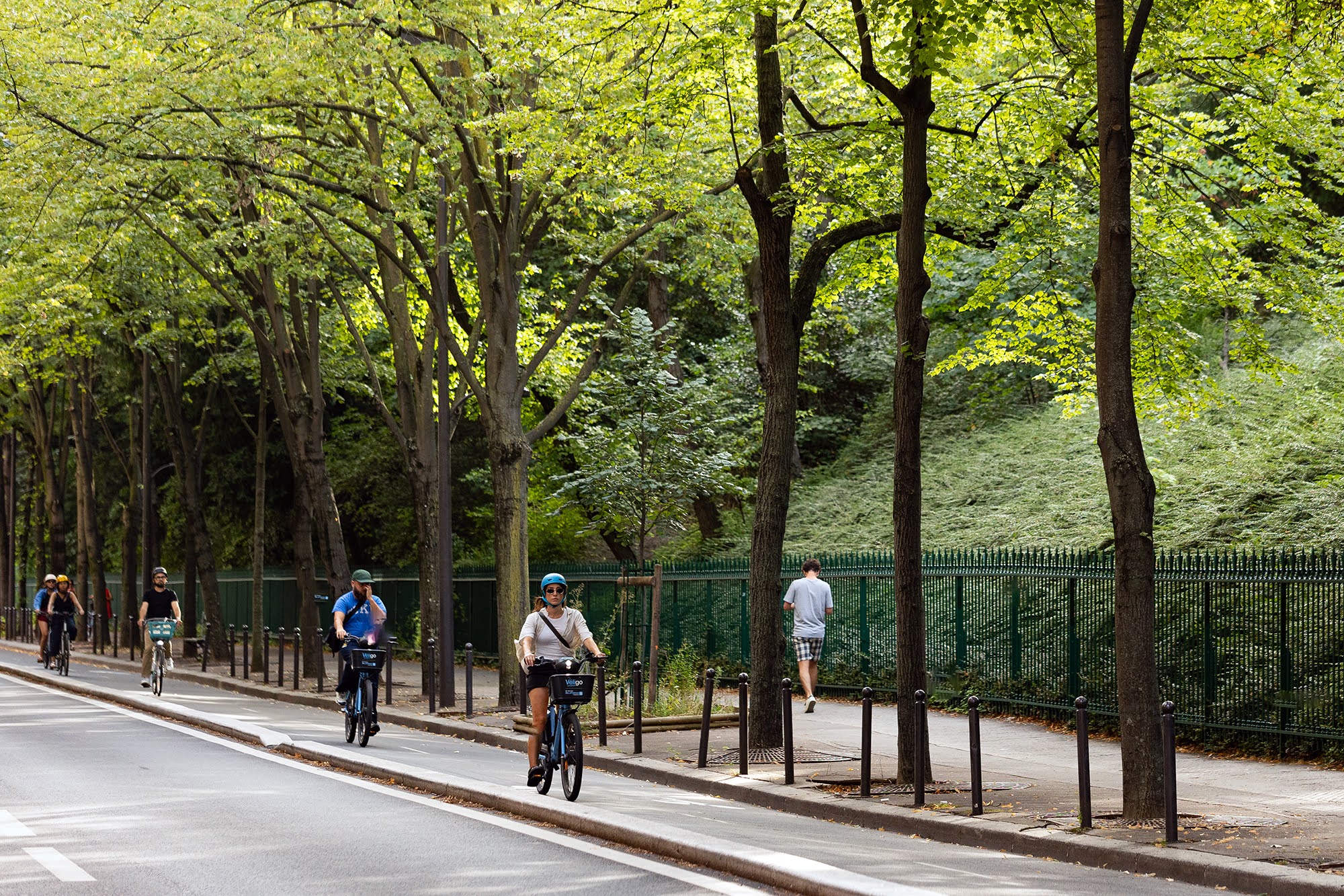 Photo de la piste cyclable avenue Gambetta depuis la place Martin Nadaud jusqu'au boulevard de Ménilmontant