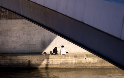 Les bords de Seine sous le soleil, quelque part entre l'île Saint-Louis et l'île de la Cité.