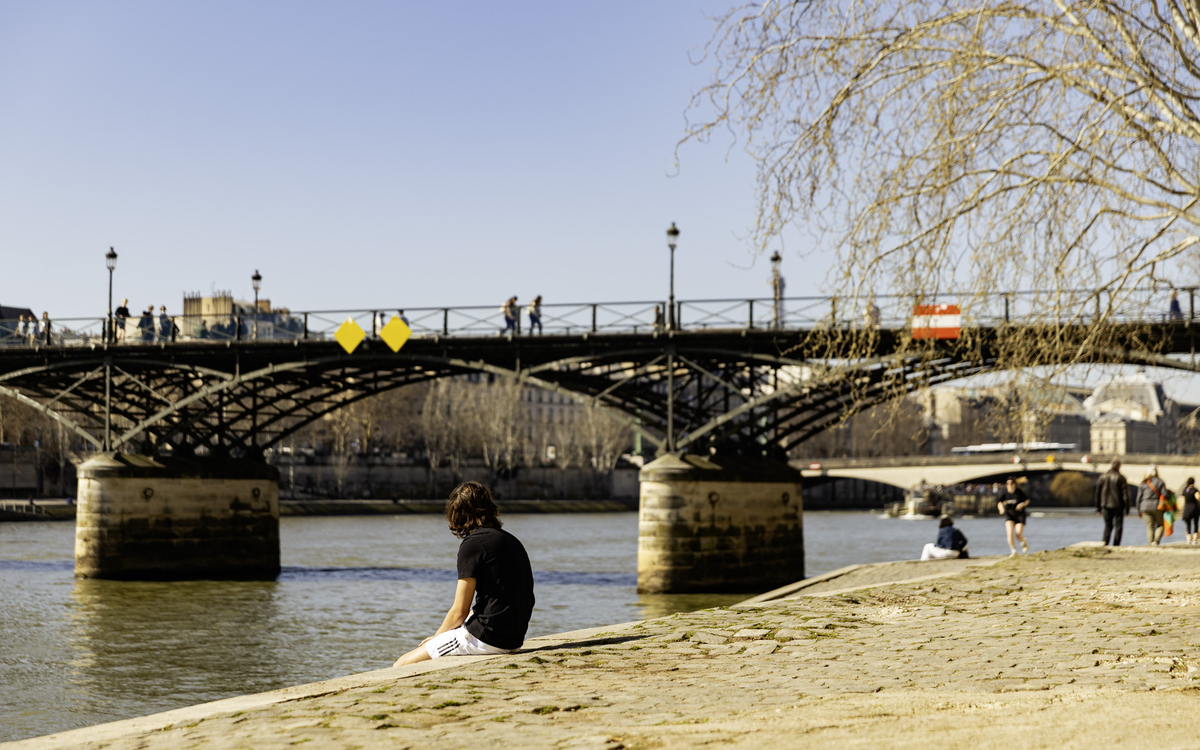 Repos au soleil sur les rives de la Seine.