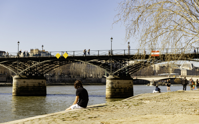 Repos au soleil sur les rives de la Seine.