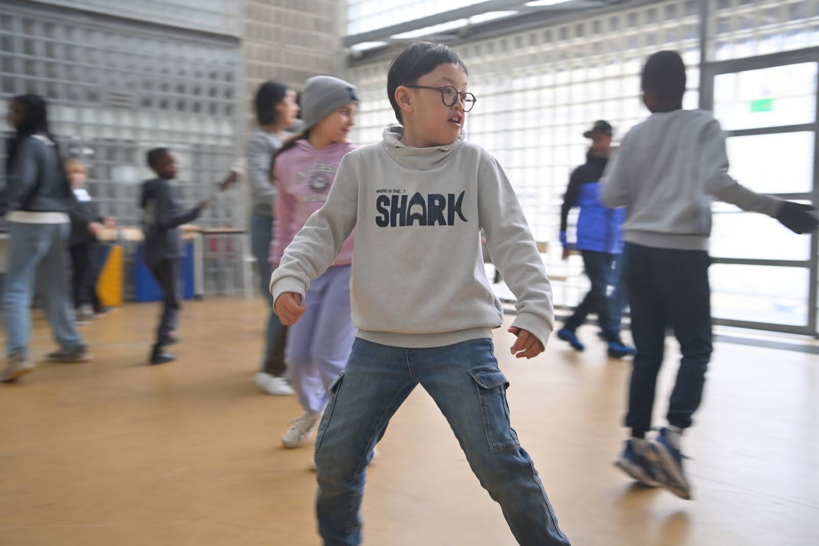 Les enfants de CM1 initiés à la danse urbaine. 