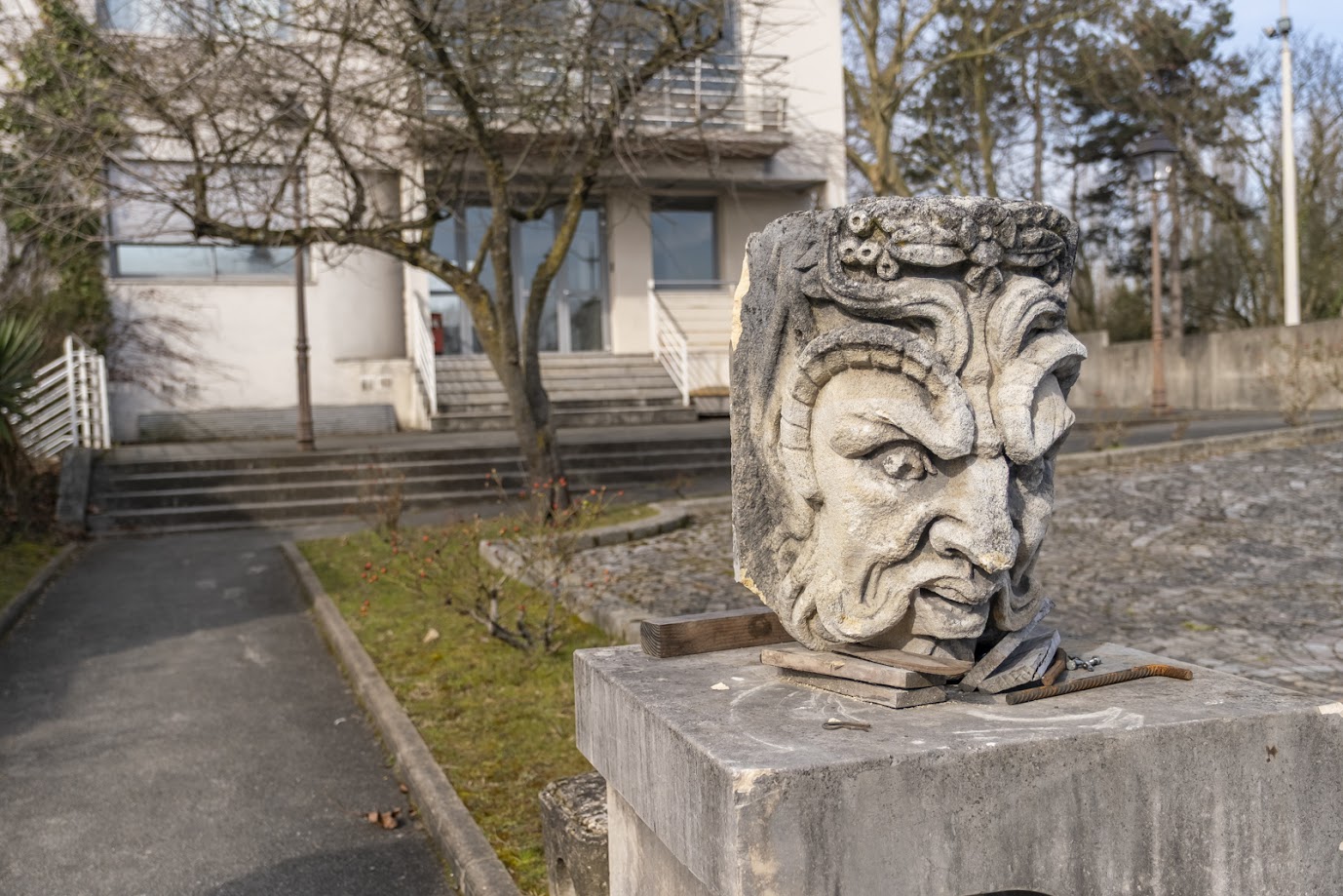Visuel d'une sculpture du Pont Neuf au Centre de maintenance et d'approvisionnement de Bonneuil 