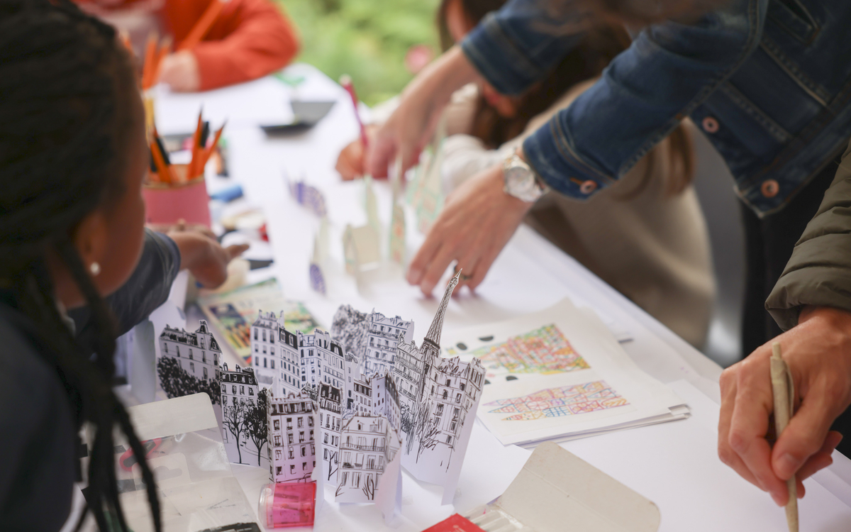 Atelier pendant la fête des rues aux écoles