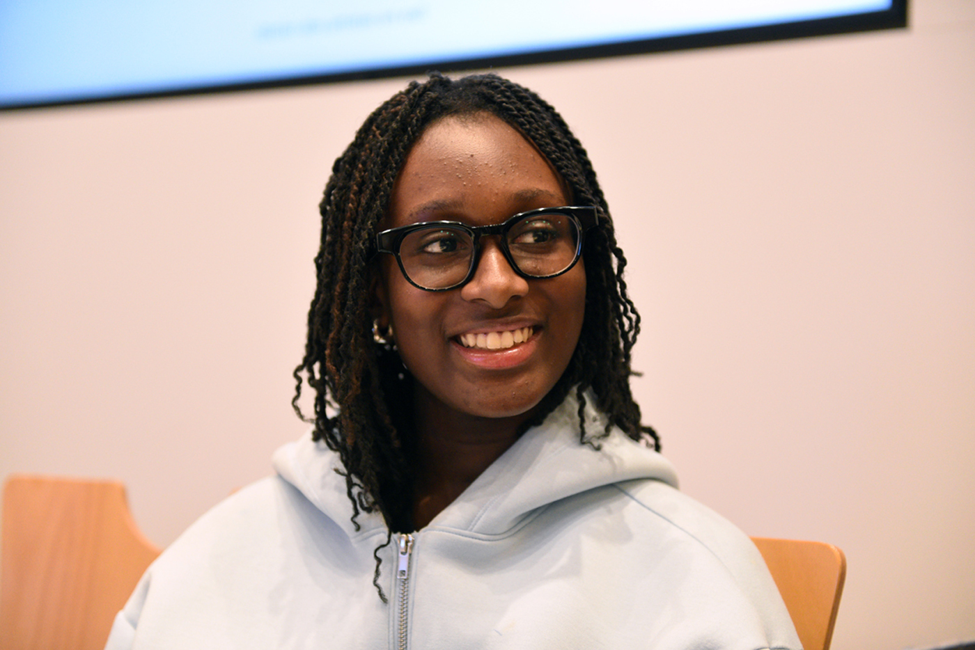 Portrait de Madienaba, élève de 4ème au collège Hélène Boucher, participe à la commission collection collège 2025 Fonds d’art contemporain..