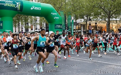 Top départ pour les coureurs du marathon de Paris 2025
