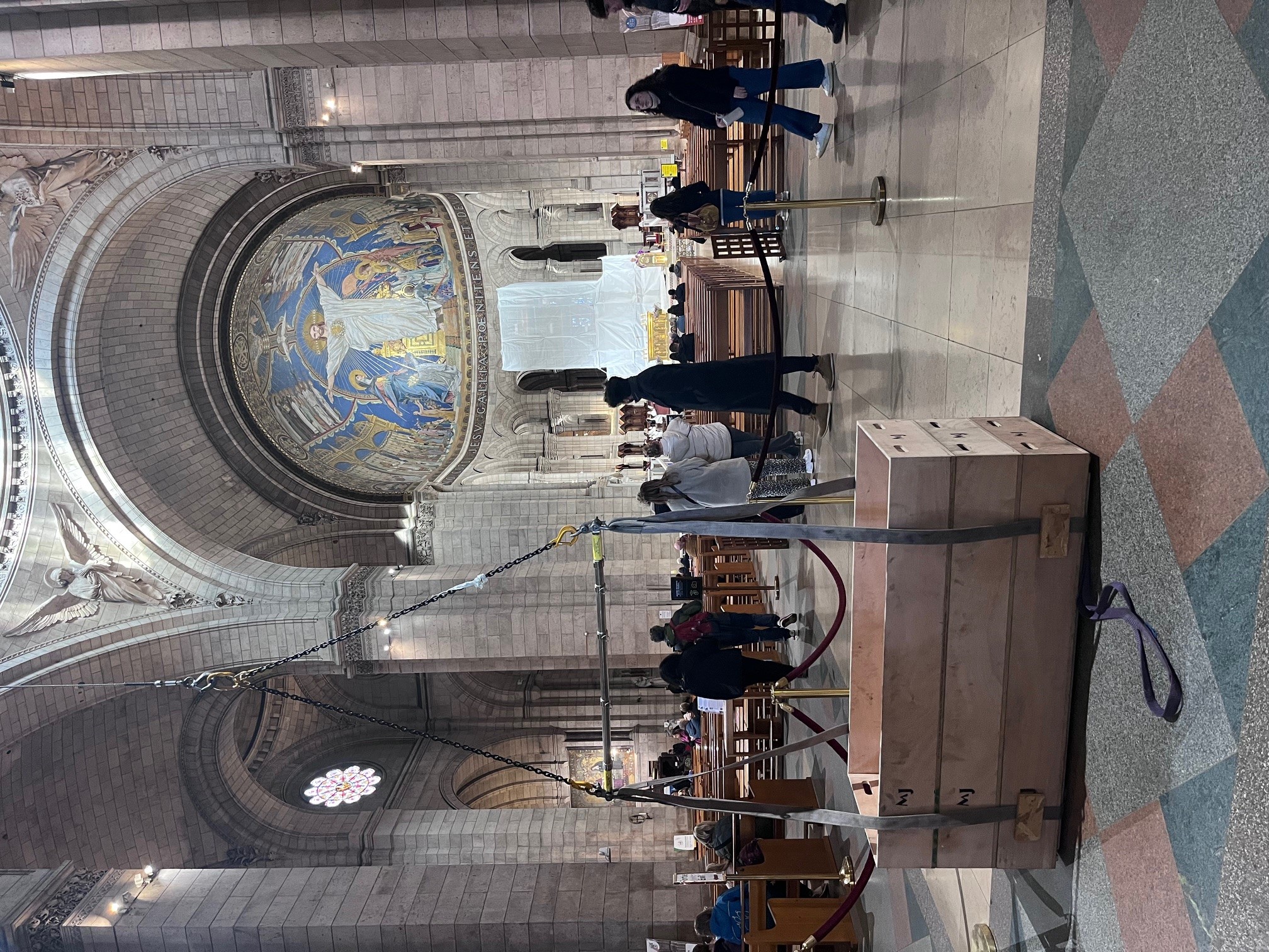 Photo du système de relevage des tuyaux de l'orgue au sein de l'église